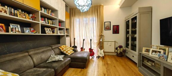 5 rooms Apartment in Prato, Italy No. 34698 6