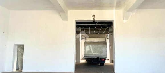 Entrepôt à San Severo, Italy 348m² No. 277490 4