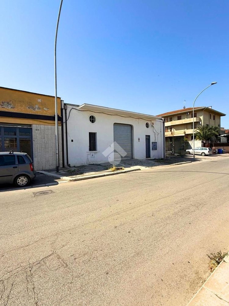 Entrepôt à San Severo, Italy 348m² No. 277490