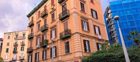 6 rooms Apartment in Naples, Italy No. 31548 2