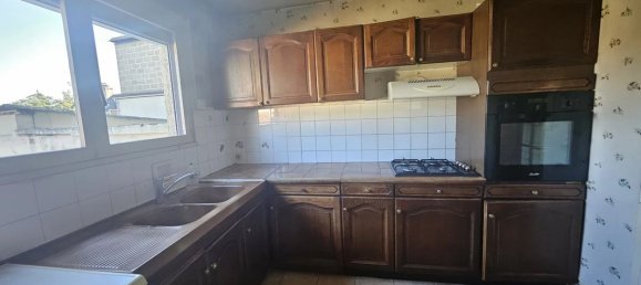 3 bedrooms House in Evreux, France No. 356222 3