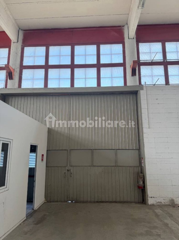 Склад с 1 комнатой в Кревалькоре, Италия № 265013