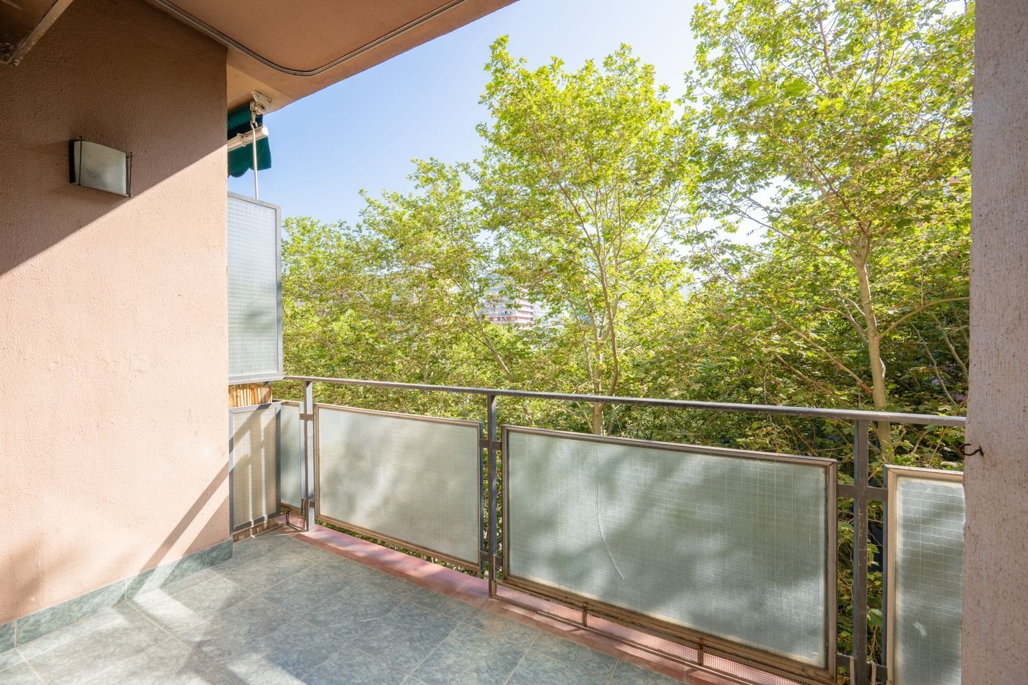 4 bedrooms Apartment in Sant Marti, Spain No. 187840