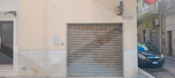 Склад с 2 комнатами в Полиньяно а Маре, Италия № 20012 3