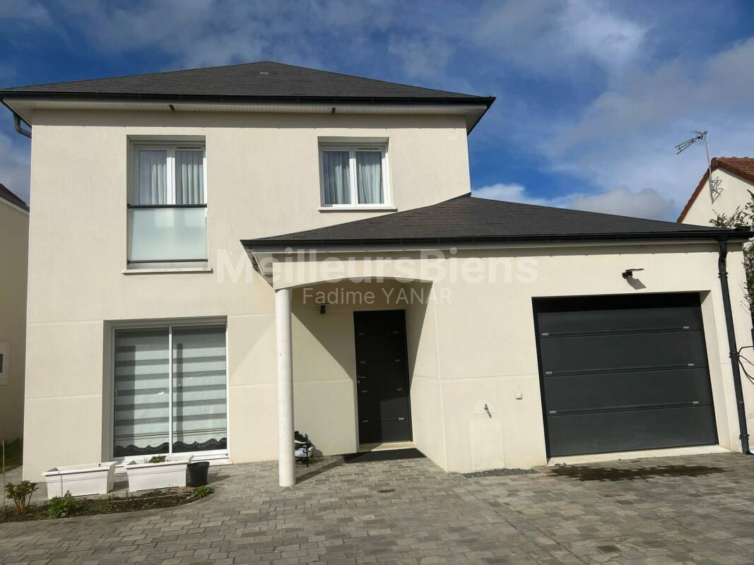 3 bedrooms House in Jallans, France No. 68991
