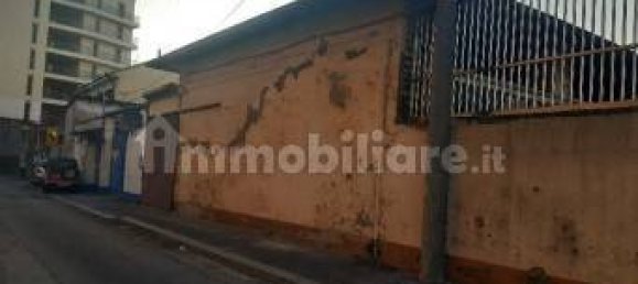 Здание с 4 спальнями в Милан, Италия № 259887 4