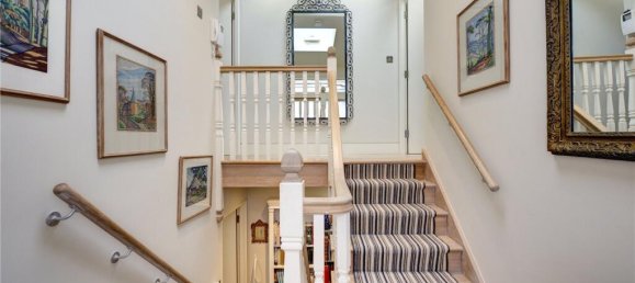 2 bedrooms Apartment in London, United Kingdom No. 5489 2