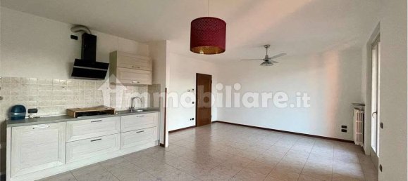 2 bedrooms Apartment in Carugo, Italy No. 266565 4