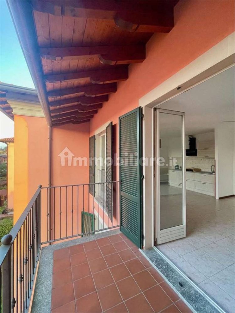 2 bedrooms Apartment in Carugo, Italy No. 266565
