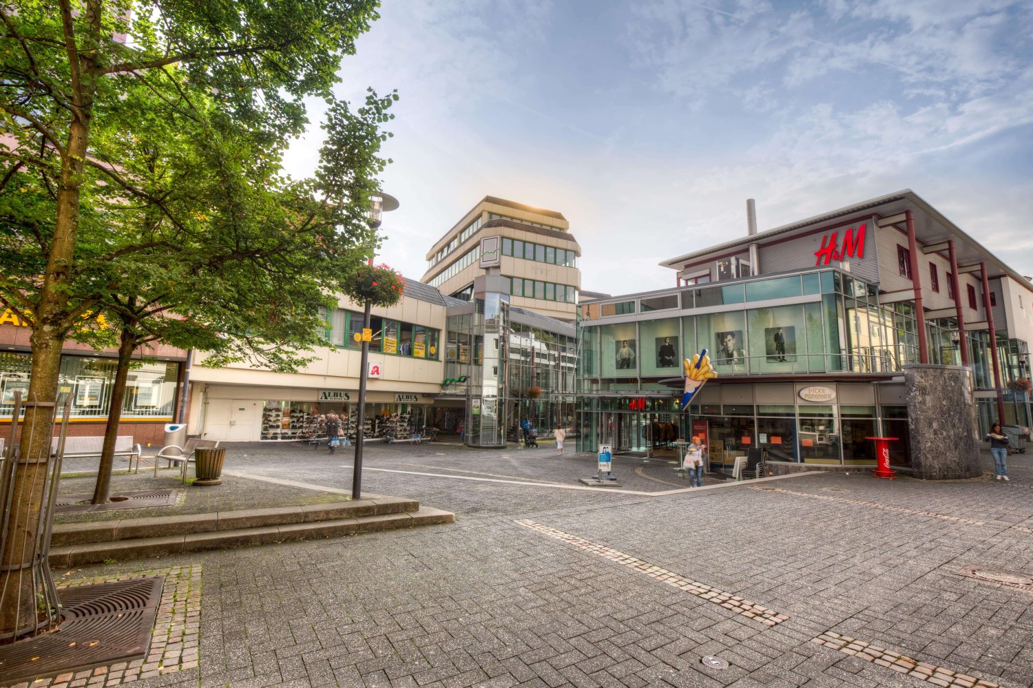 Propiedad comercial en Oberbergischer, Germany 680 m² No. 210978