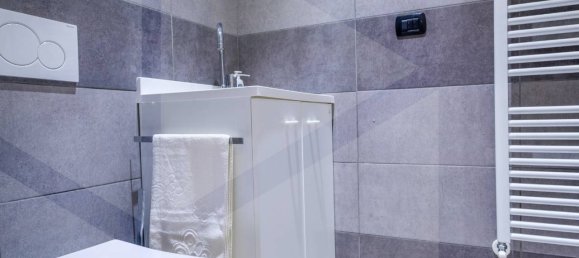 4-salle Appartement à Verona, Italy No. 24655 9