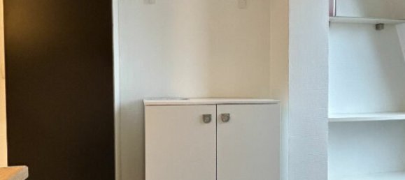 Studio in Paris, France No. 181548 4