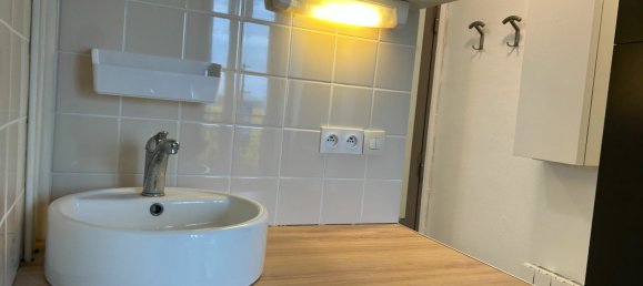 Studio in Paris, France No. 181548 3