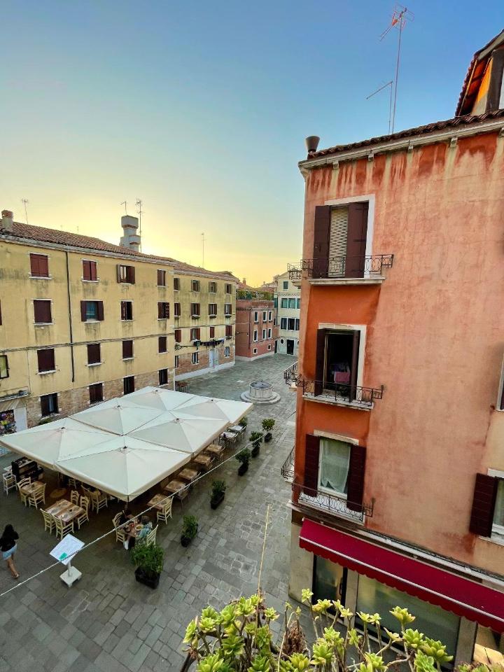 4 rooms Apartment in Venice, Italy No. 33195