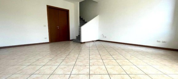 2 bedrooms House in Cremona, Italy No. 285521 5