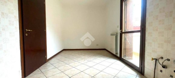 2 bedrooms House in Cremona, Italy No. 285521 6