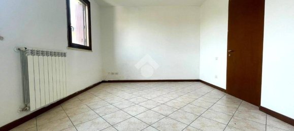 2 bedrooms House in Cremona, Italy No. 285521 32