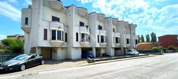 2 bedrooms House in Cremona, Italy No. 285521 2