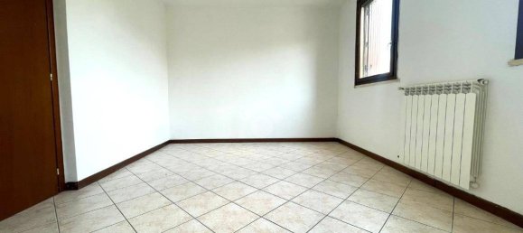 2 bedrooms House in Cremona, Italy No. 285521 11