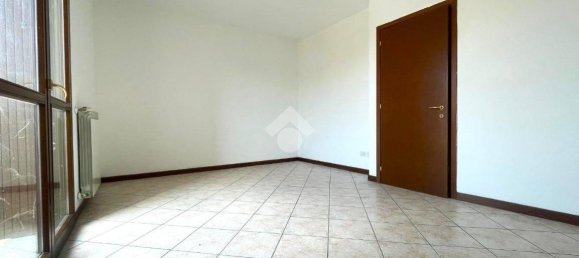 2 bedrooms House in Cremona, Italy No. 285521 10