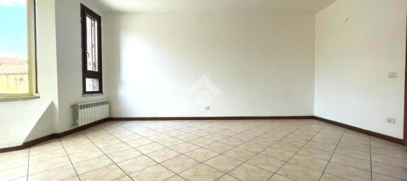 2 bedrooms House in Cremona, Italy No. 285521 4