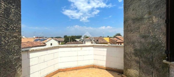 2 bedrooms House in Cremona, Italy No. 285521 13