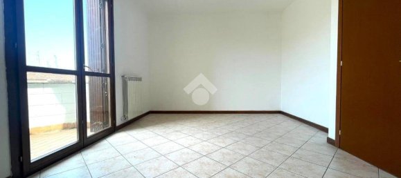 2 bedrooms House in Cremona, Italy No. 285521 9