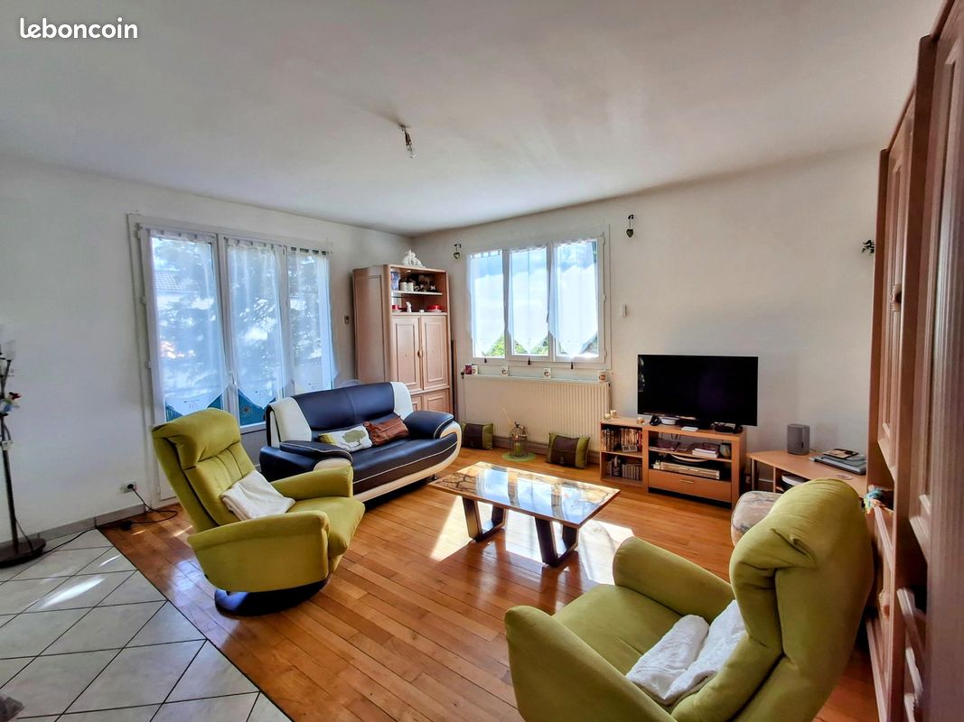 3 bedrooms House in Puy-Guillaume, France No. 287251