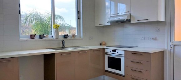 4 bedrooms House in Chloraka, Cyprus No. 9799 6