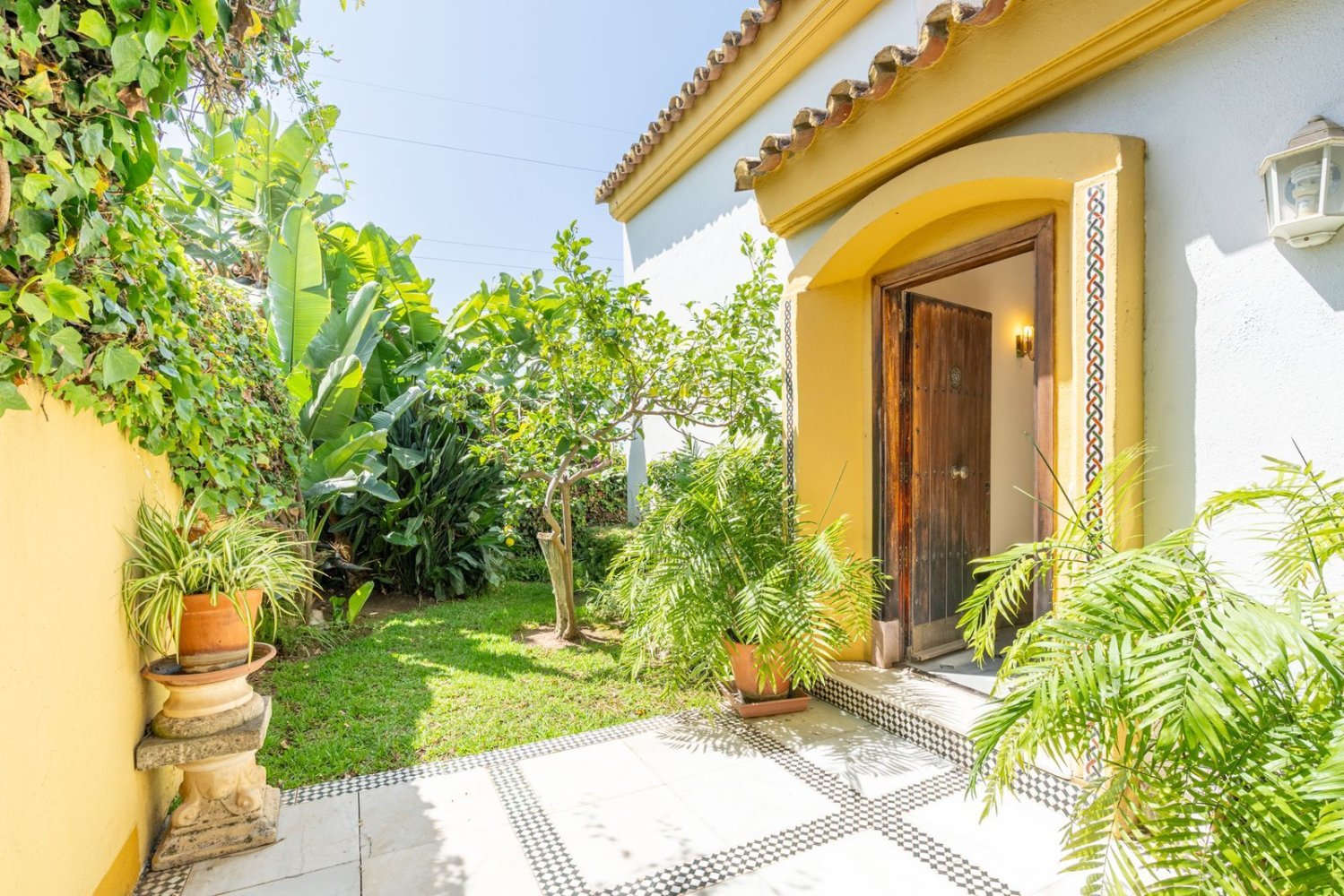 Вилла с 6 спальнями в Марбелья, Испания № 106943