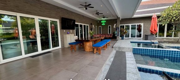 5 bedrooms Villa in Cha-am, Thailand No. 25110 4