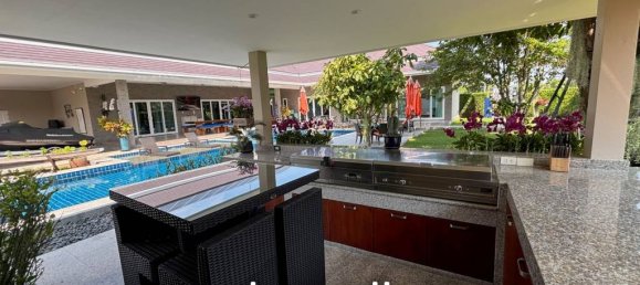 5 bedrooms Villa in Cha-am, Thailand No. 25110 8