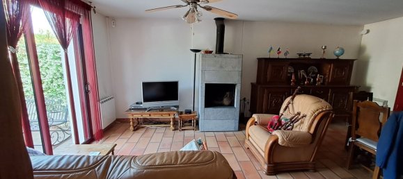 3 bedrooms House in Dourdan, France No. 182380 2