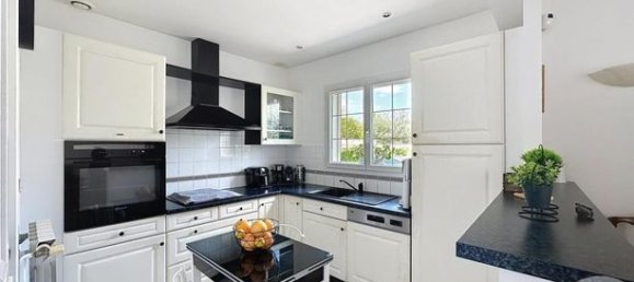 3 bedrooms Villa in Occitanie, France No. 279946 10