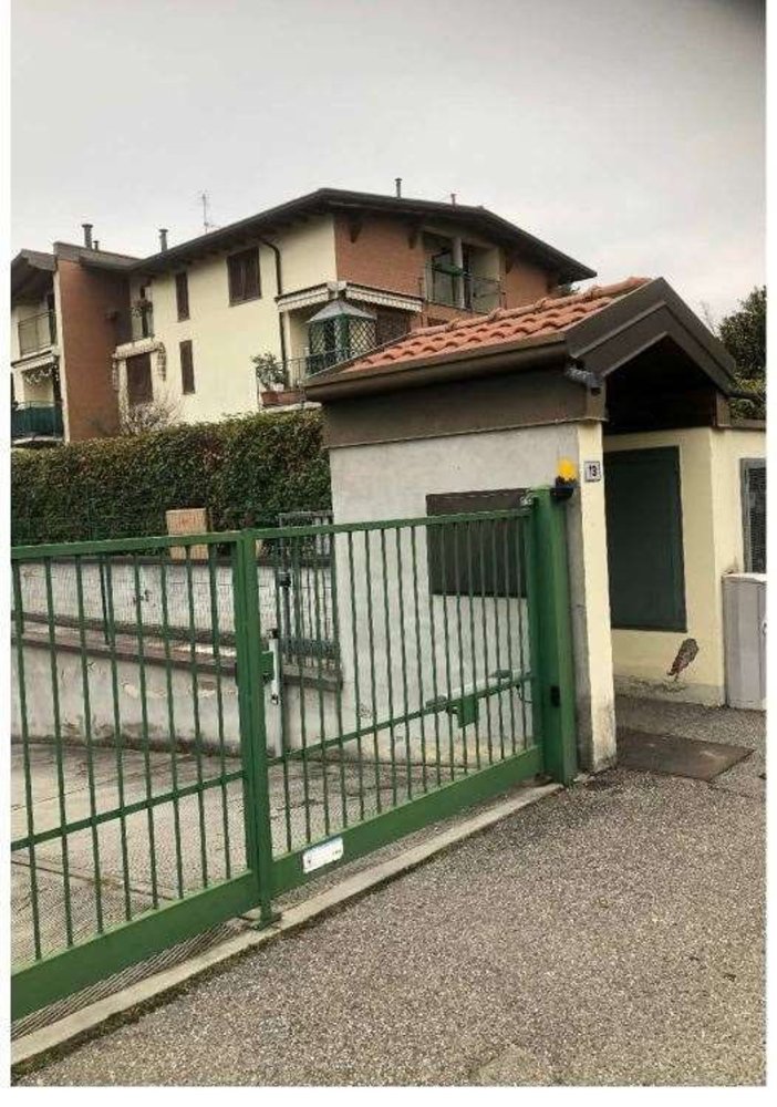 4 bedrooms Apartment in Carnago, Italy No. 391369