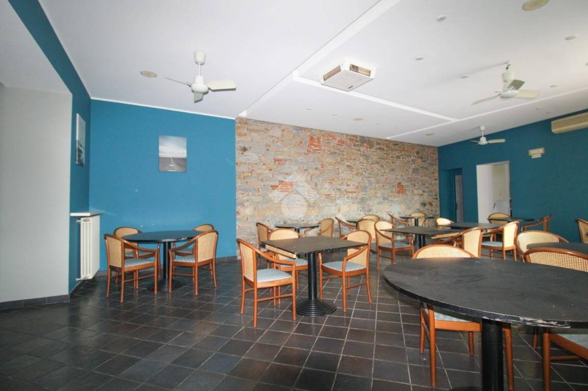 Коммерческая недвижимость с 3 комнатами в Бергамо, Италия № 273637