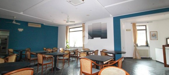 Коммерческая недвижимость с 3 комнатами в Бергамо, Италия № 273637 3