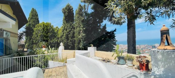 8 rooms House in Pescara, Italy No. 28347 28