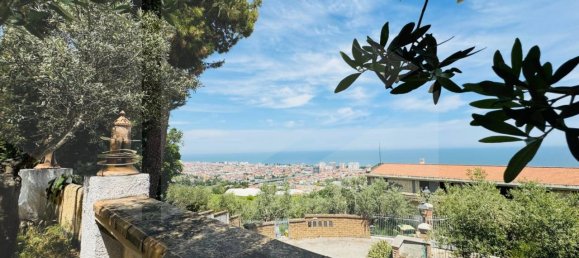 8 rooms House in Pescara, Italy No. 28347 26