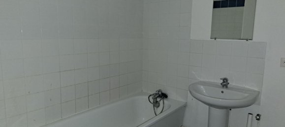 2 bedrooms Apartment in Pont-Sainte-Maxence, France No. 330026 5