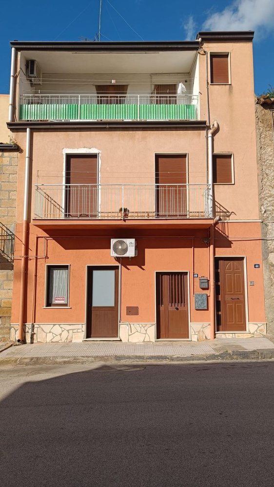 5 rooms House in Villarosa, Italy No. 256953