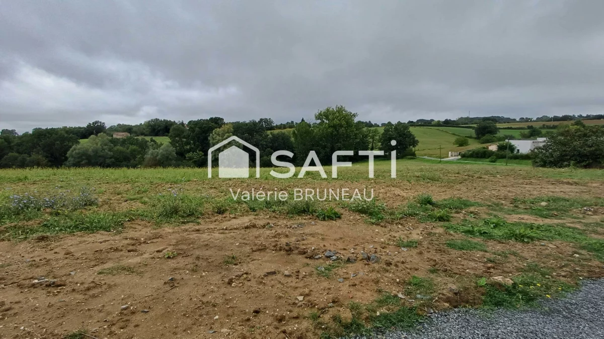 1300m² Land in Montfa, France No. 63332