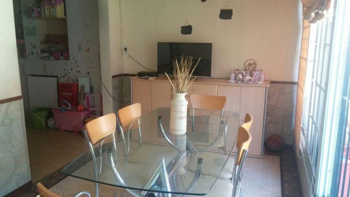 3 bedrooms House in Lanus, Argentina No. 60307