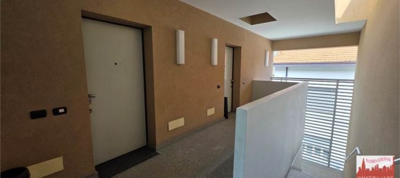 2 bedrooms Commercial property in Como, Italy No. 307948 3