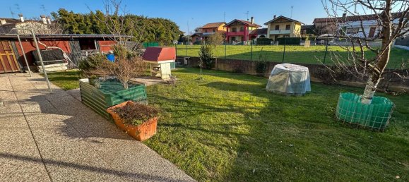 8 rooms House in San Michele al Tagliamento, Italy No. 102779 5