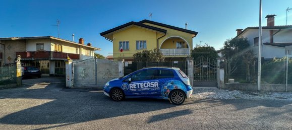 8 rooms House in San Michele al Tagliamento, Italy No. 102779 3