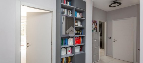 4 Schlafzimmer Wohnung in Beinasco, Italy, Nr. 318610 12