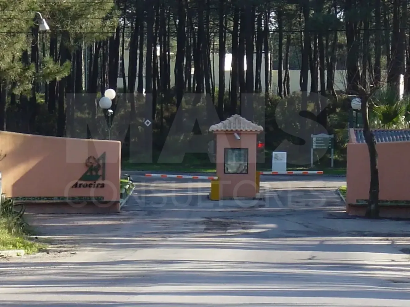 Terreno en Almada, Portugal 3220 m² No. 143930