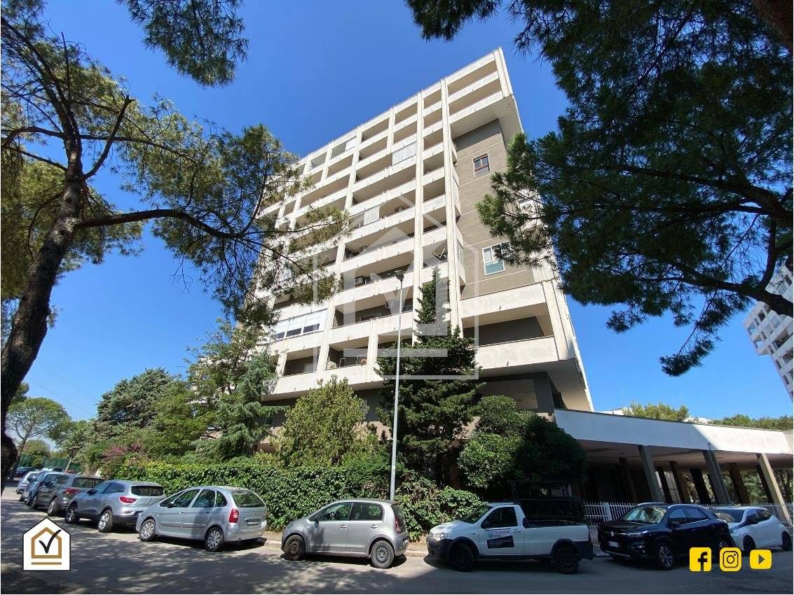 Apartamento de 3 dormitorios en Bari, Italy No. 396557