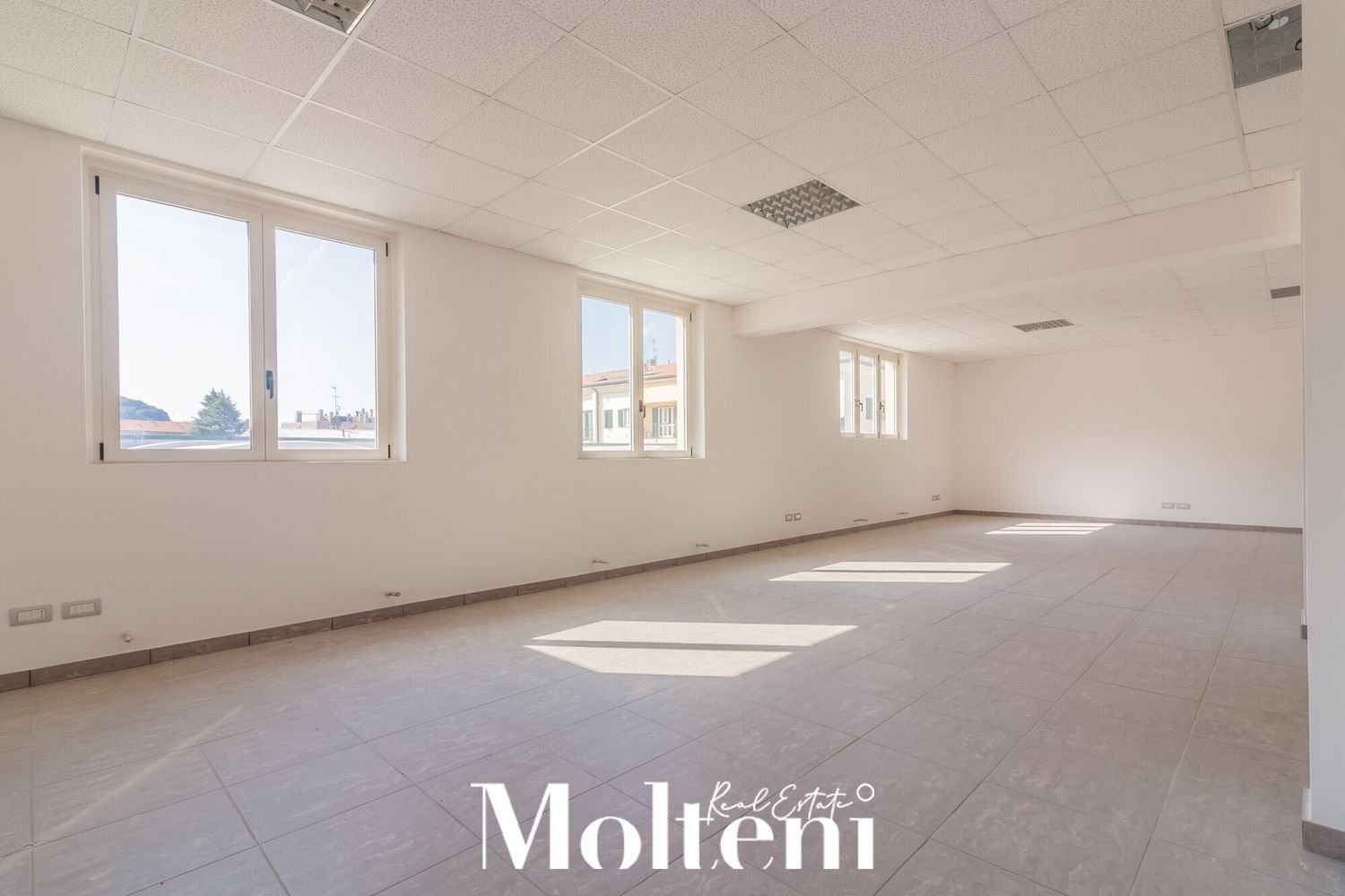  عقار تجاري في Lecco, Italy 95متر مربع رقم 336449